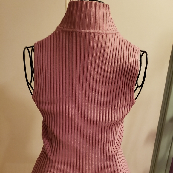 Women's Bebe Keyhole Ribbed Sleeveless Top - Picture 3 of 4